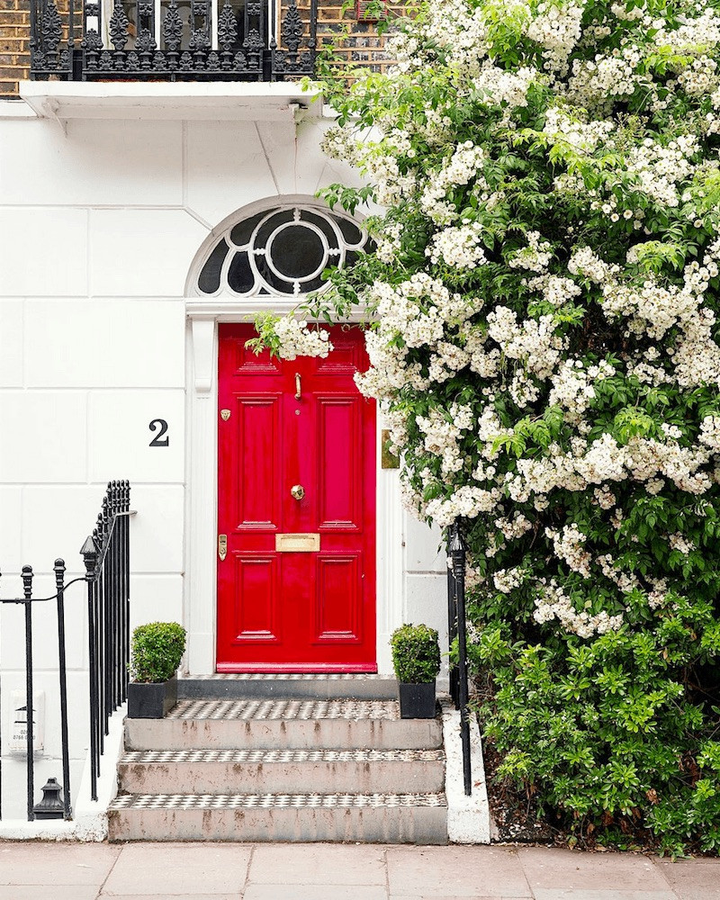 There's something so typically London about a bright red door. Red front door. White flowers