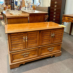Trunk with bottom drawers