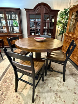 Counter Height Din Table and Chairs