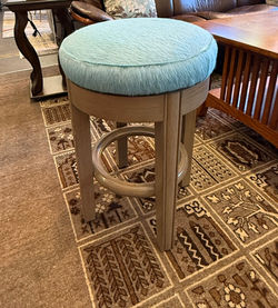 Stool swivel