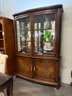 Mid-Century-Modern China Hutch