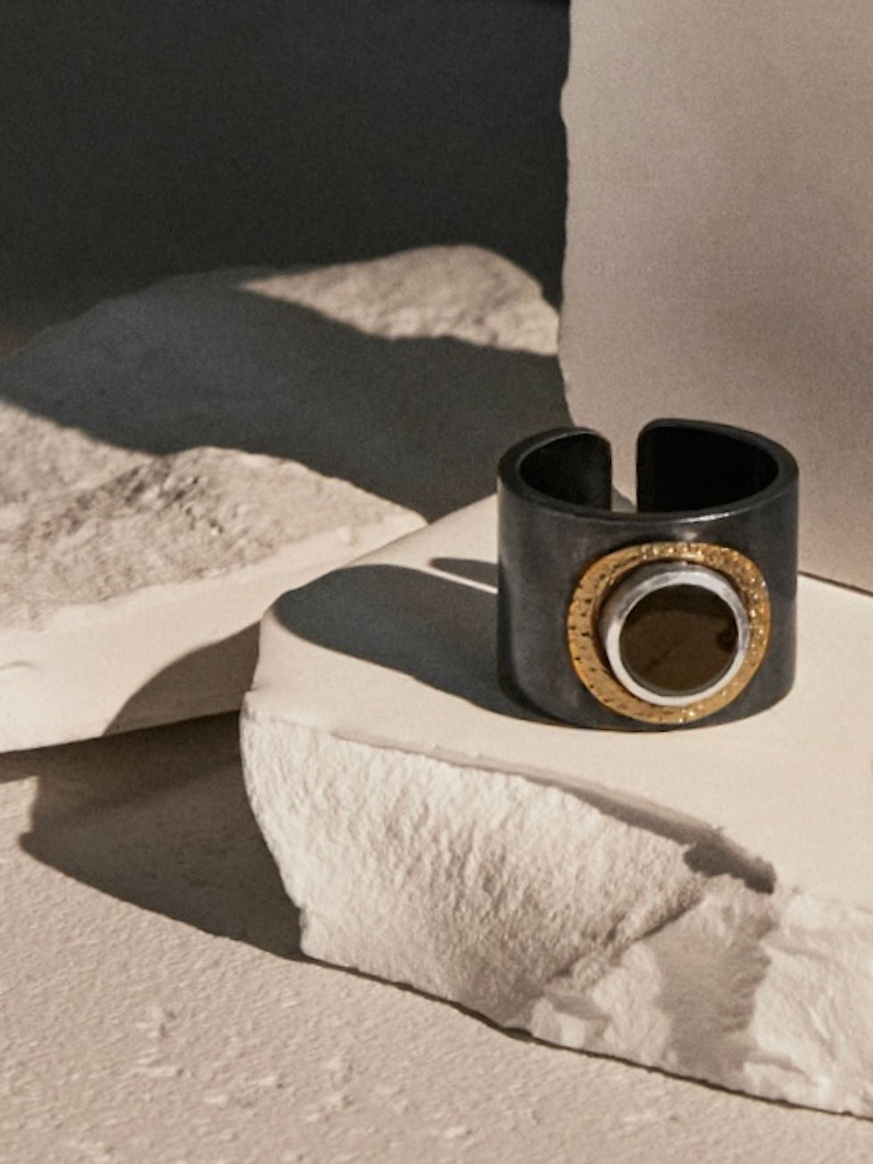 Thumbnail: Golden Halo Cigar Band Ring