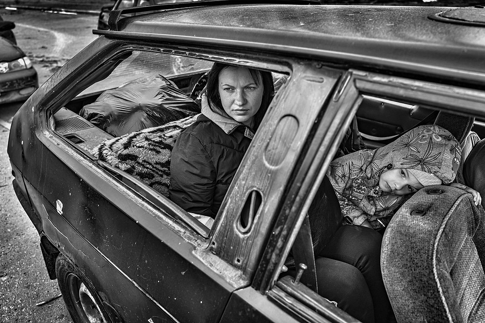 Ukraine, war, Russia, civilian, bombing, photojournalism, political conflict, documentary, war photography, Ukrainian family