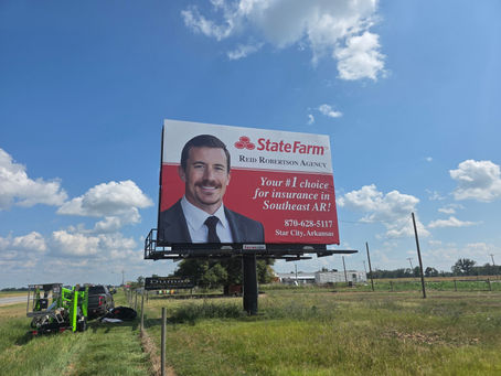 Billboard Advertising vs. Social Media Advertising: Which Should Your Business Choose?