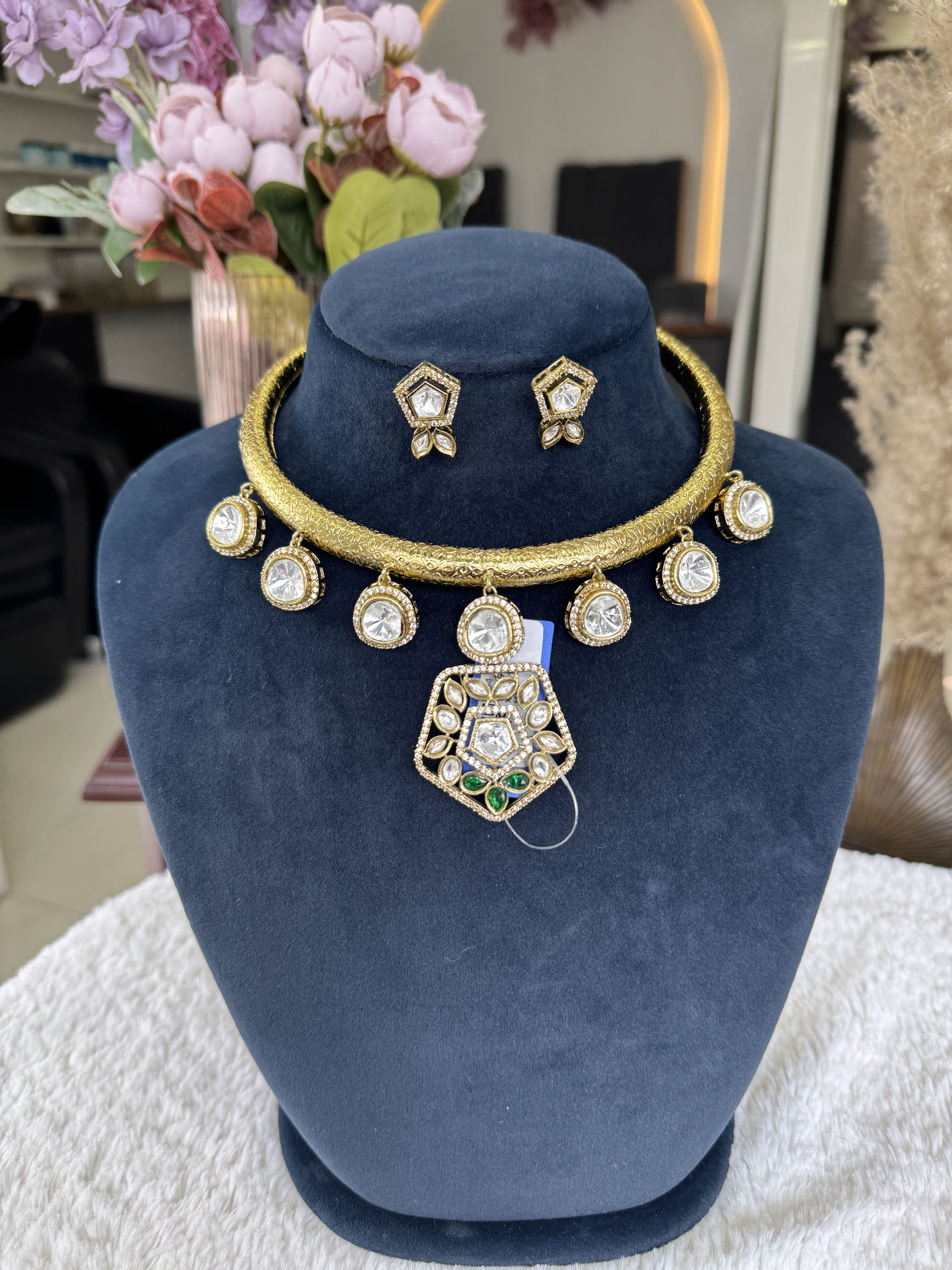 Regal Emerald Hasli Kundan Choker Set