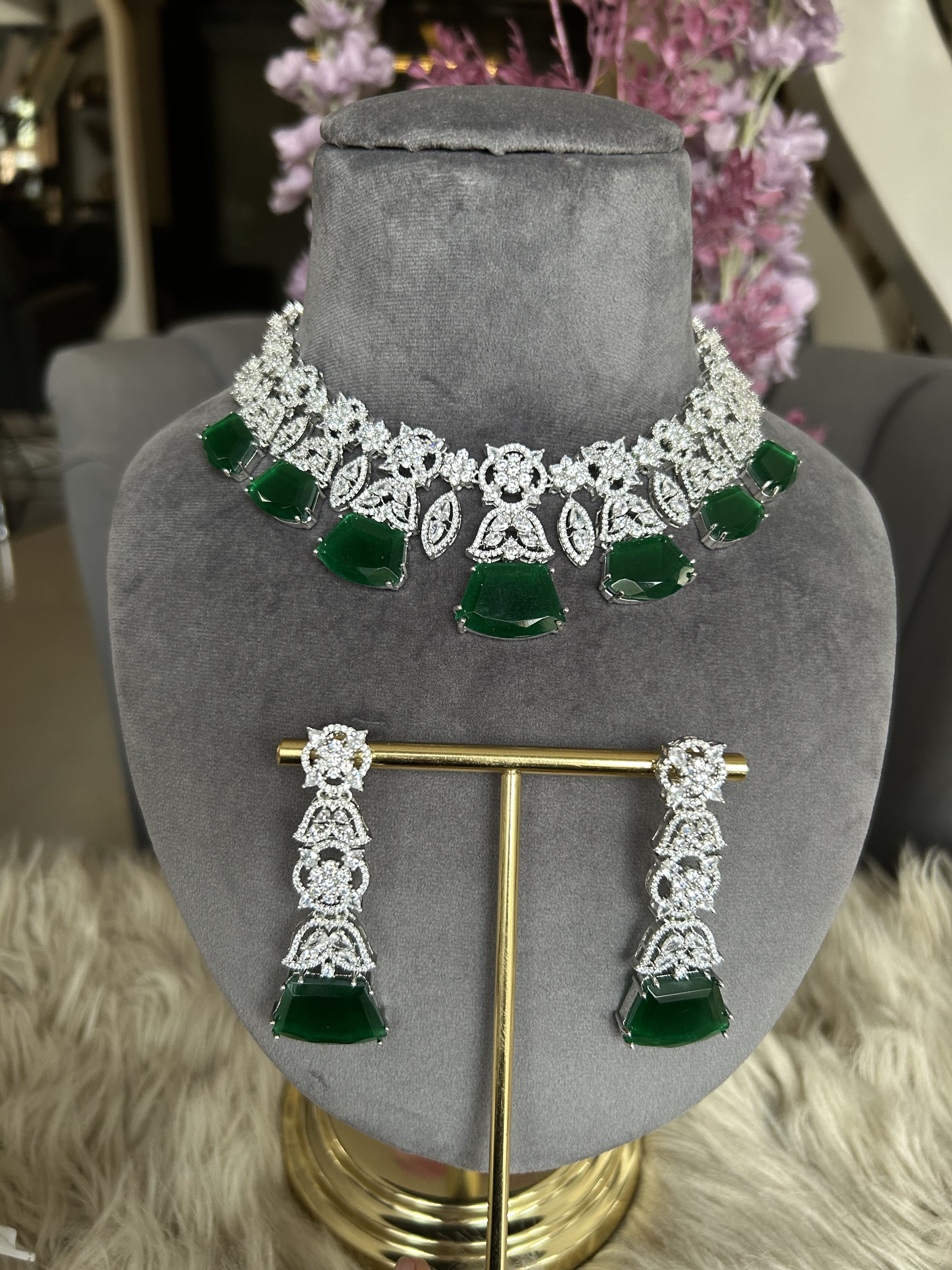 Minimal Green AD Neckpiece