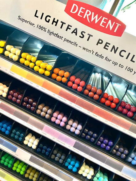 Lightfast blyanter fra Derwent som ligger i display