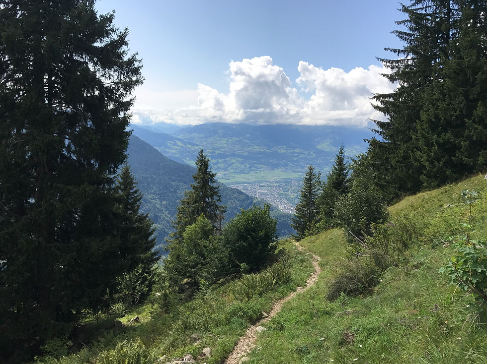 Trail going up to Pormenaz