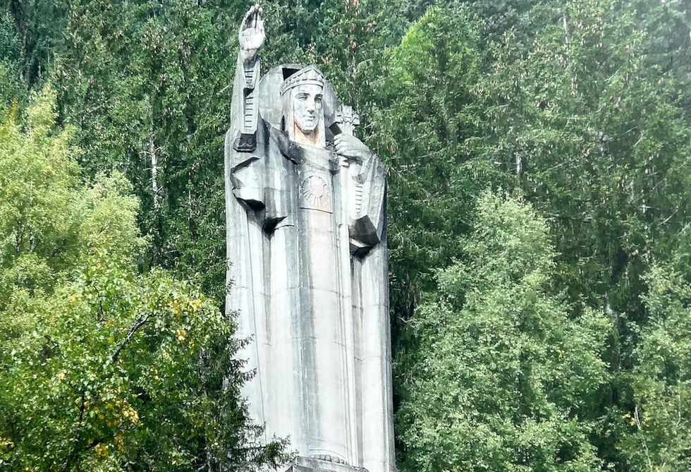 Le Christ Roi Statue