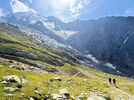 Trail towards Glacier de Bionnassay from Nid d'Aigle