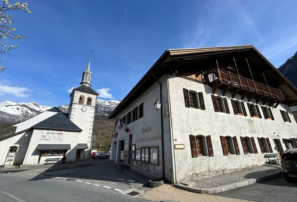 Église Saint-Loup in Servoz and the Town Hall