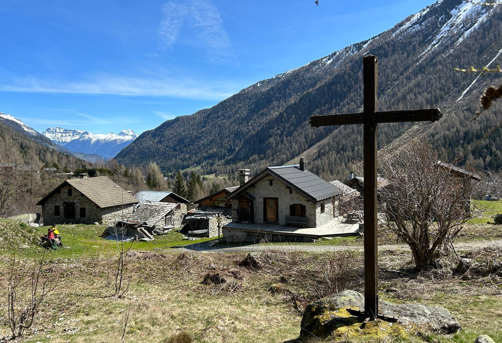 Big wooden cross near La Poya