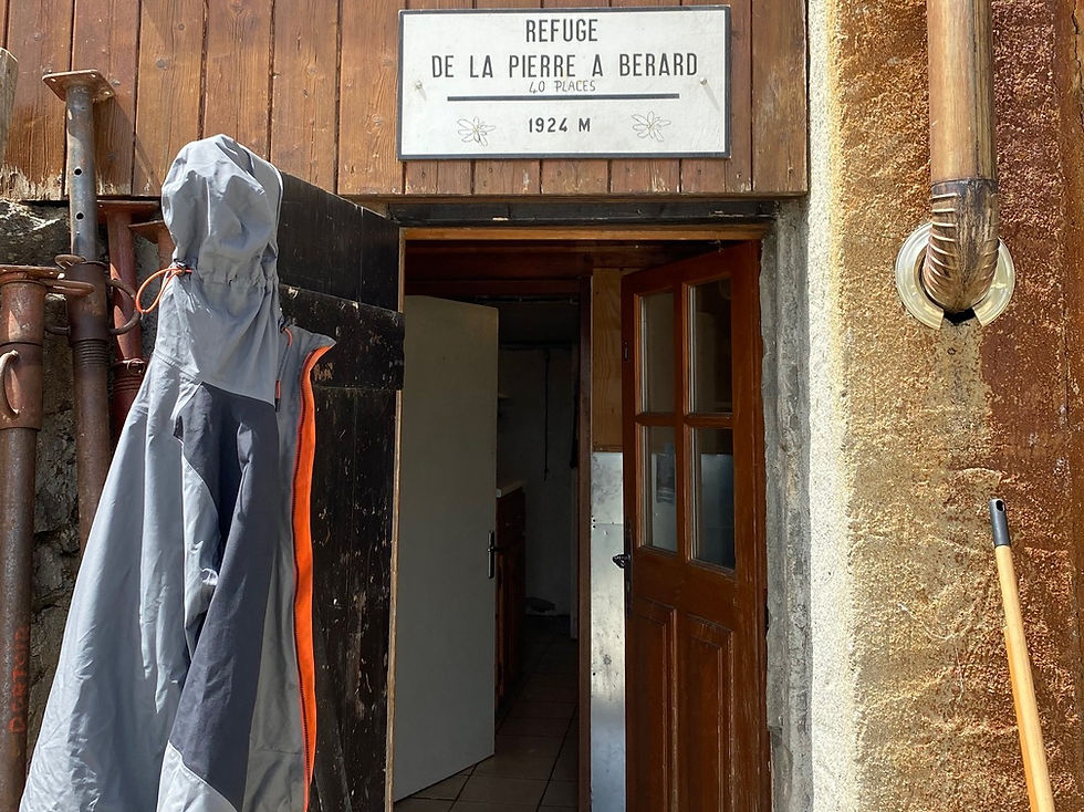 Entrance Refuge de la Pierre a Berard