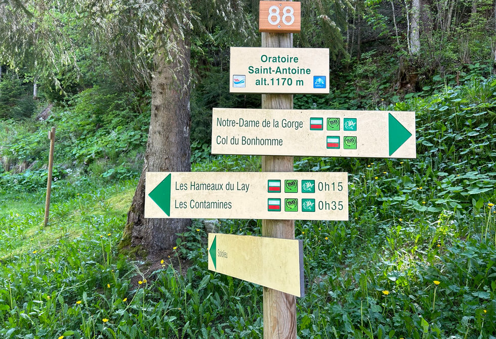 Trail Marker at Oratoire St Antoine