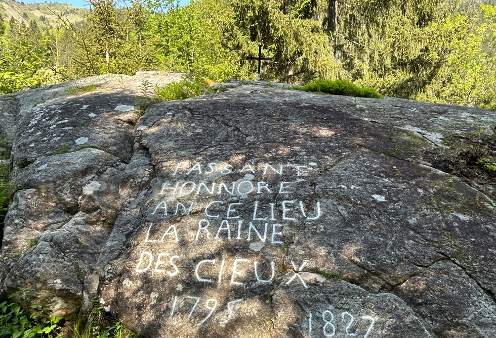 Cross and inscription at the Voie Romain