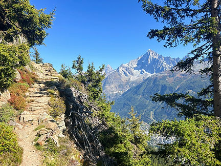 Trail to Refuge Bellachat