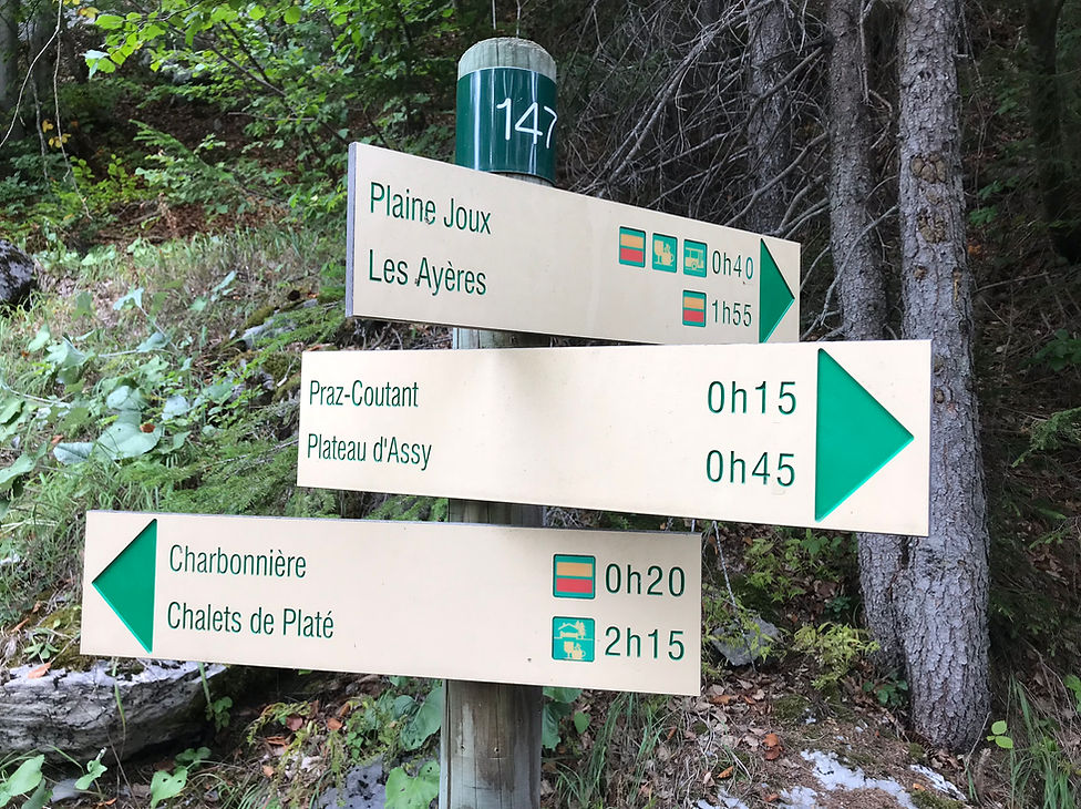 Trail Marker on the Chemin de Desert de Plate