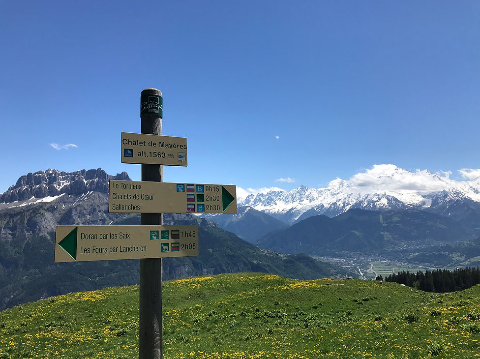 Trailmarker at Chalets de Mayeres