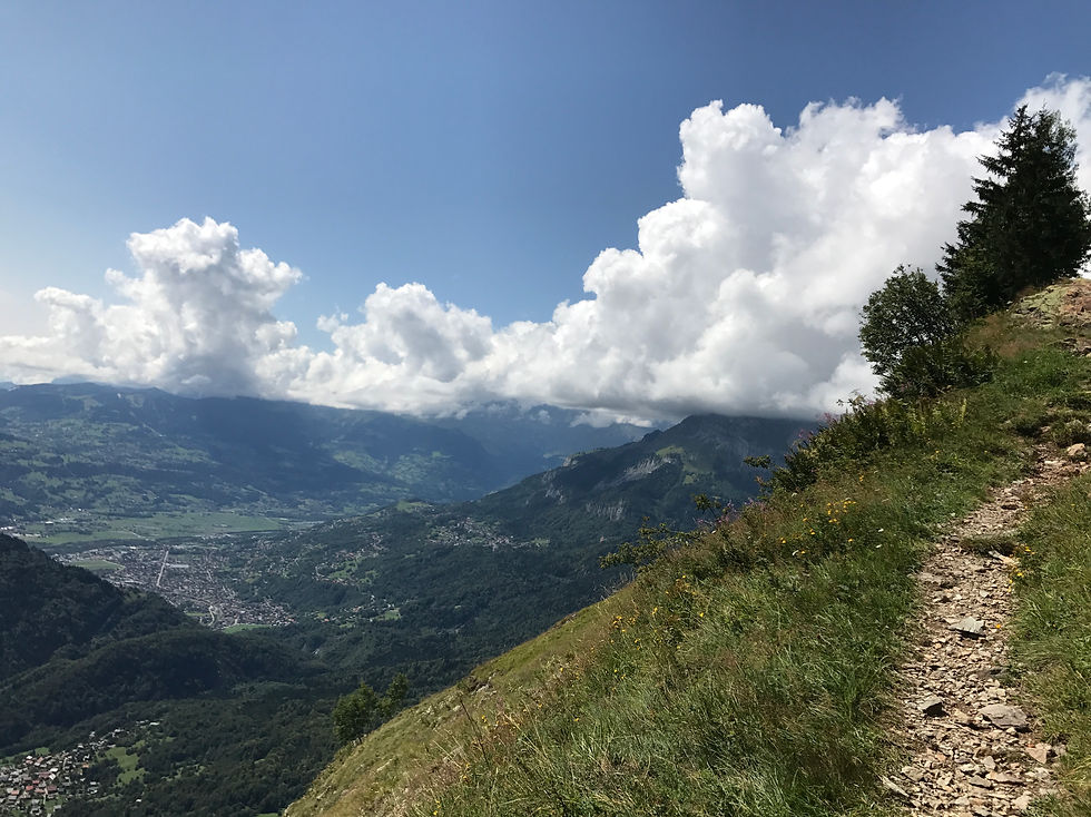 Trail going up to Pormenaz