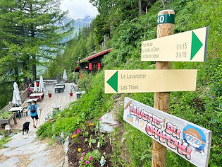 Trail Marker near Le Chapeau