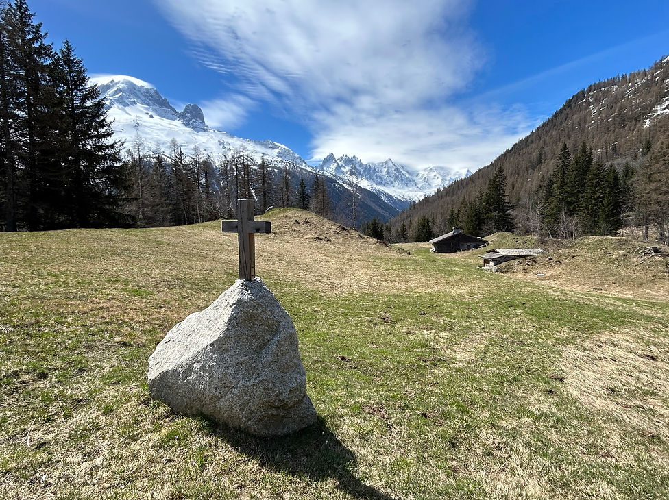 Small Cross near Tre-le-Champ