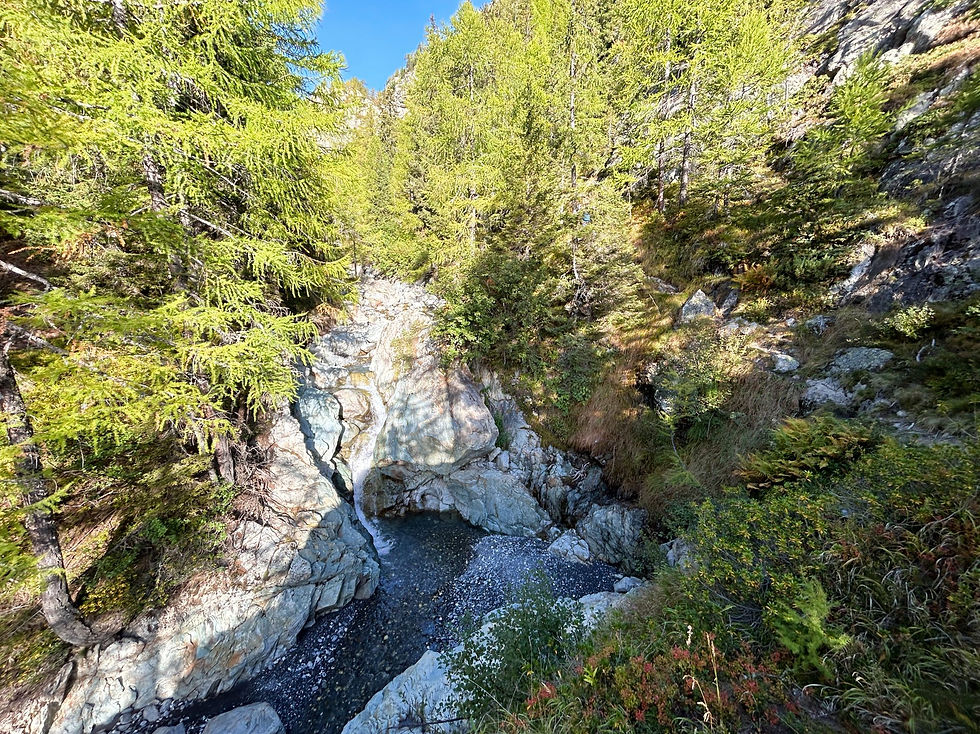 Waterfall on the way to Tre-les-Eaux