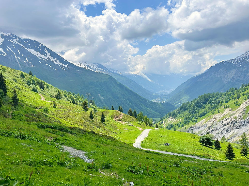 Trail down to Le Tour