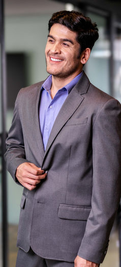 Destaca en el entorno empresarial con este conjunto de uniforme ejecutivo elegante y moderno.