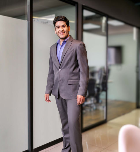 Viste con estilo y confianza con este uniforme ejecutivo de dama de primera calidad.