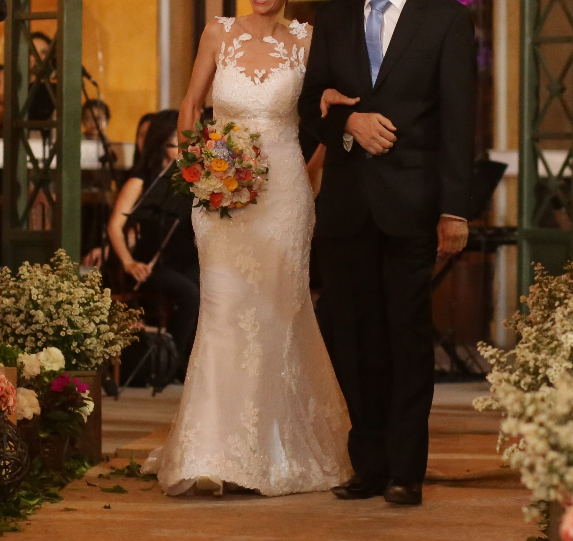 Vestido de noiva semi sereia com renda bordada St Patrick