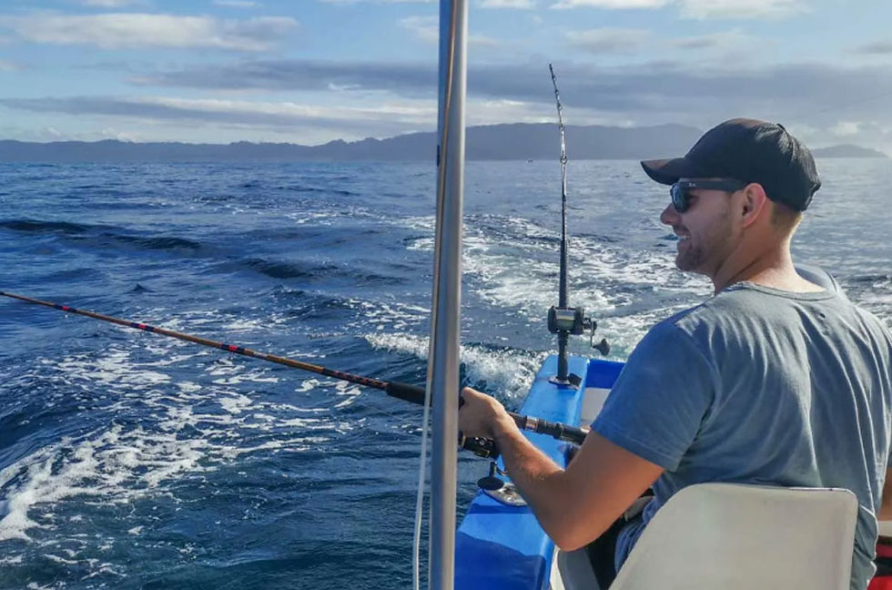 Not all fishing charters are created equal. To ensure your trip is smooth, enjoyable, and packed with fish, here’s what to look for: