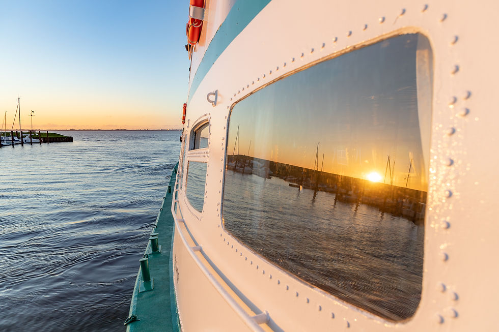 WHV - Erholsame Stunde auf dem Wasser - Leuchtfeuer und Südstrand