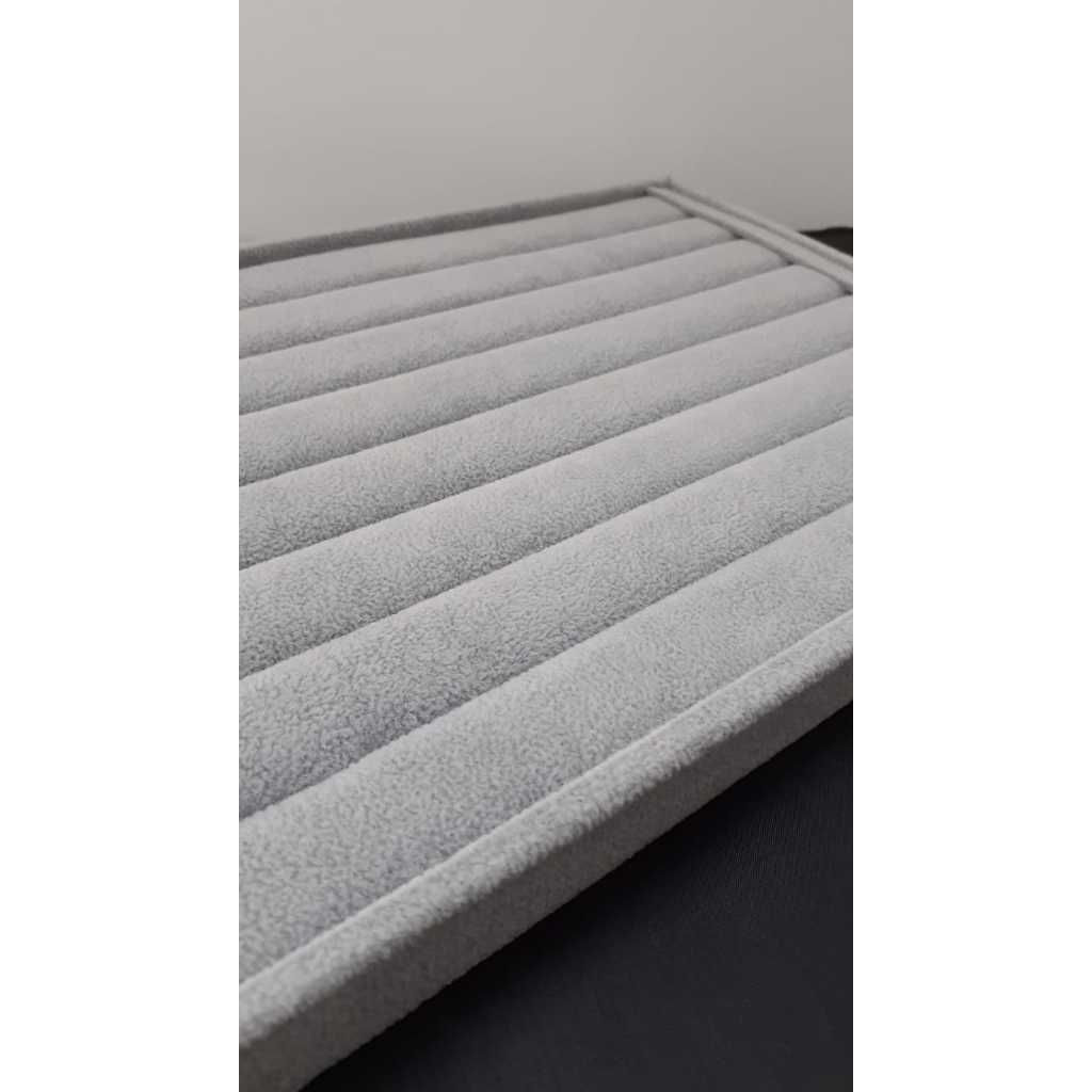 Bandeja Cinca em veludo para Anéis – 7 Divisórias • 35 x 24 x 3 cm