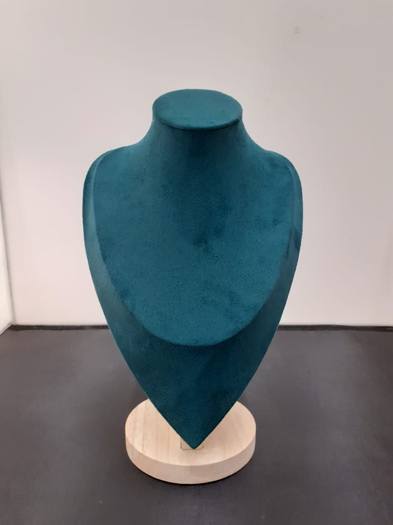 BUSTO VELUDO C/ BASE MADEIRA 11.5*19*28cm