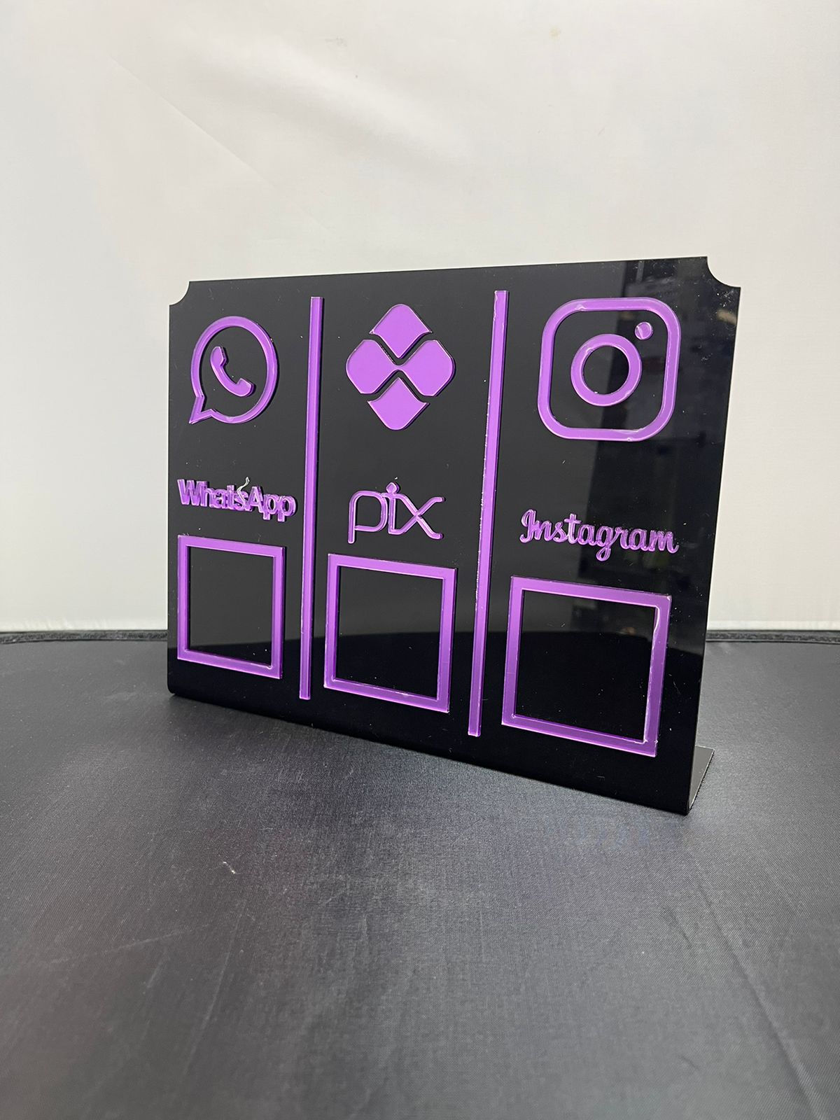 PLACA QRCODE PIX, INSTAGRAM E WHATSAPP FUNDO PRETO