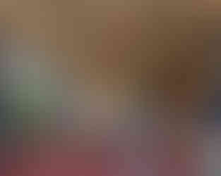 Terraza techada con mesas de madera en Sylvestre Midtown Guadalajara