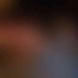 Interior del restaurante con mesas y decoración moderna en La Vaca Argentina Plaza Picacho.