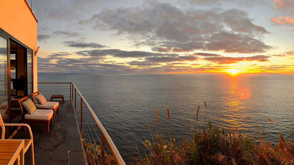 Vivir al borde del Atlántico: Vistas infinitas y un jardín de magia subtropical