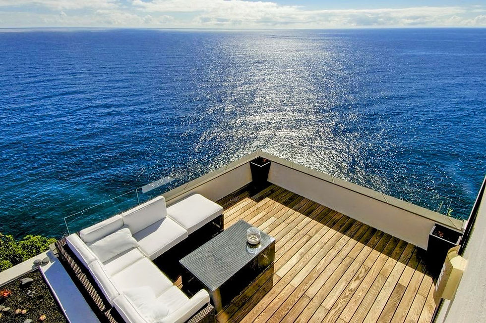 Vivir al borde del Atlántico: Vistas infinitas y un jardín de magia subtropical
