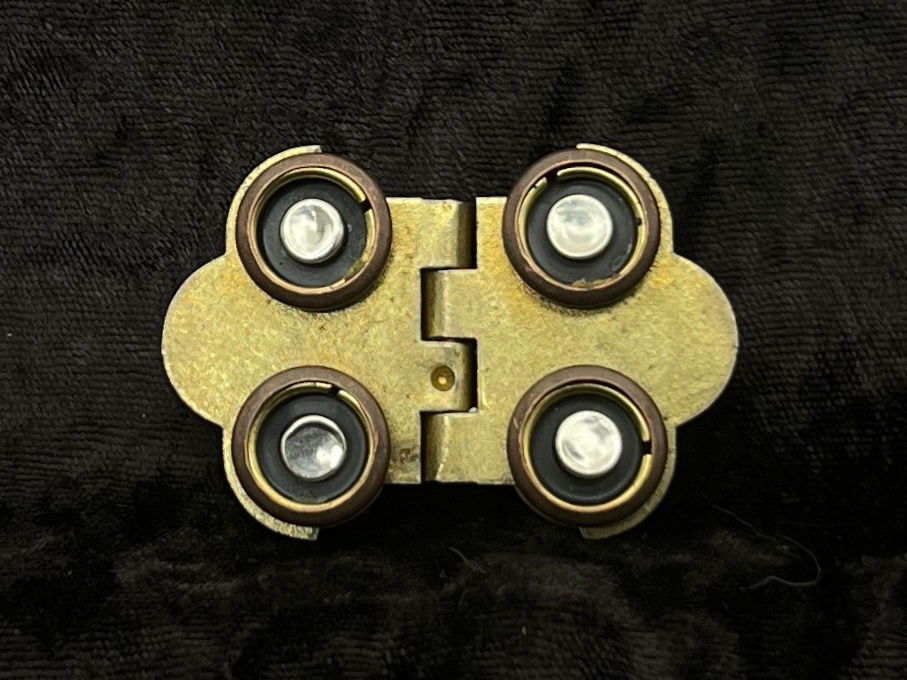 Thumbnail: Minion Hinge