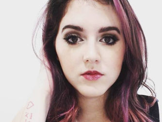 Entrevista com a autora Camila Deus Dará.