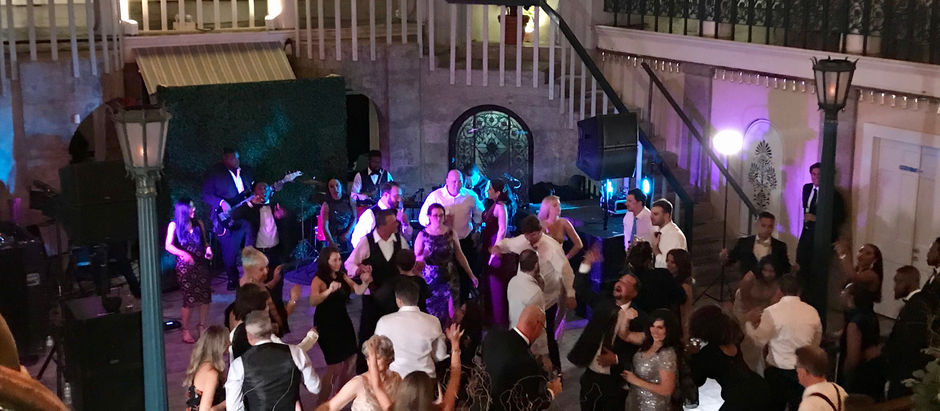 We Love Weddings!