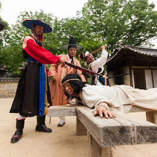 (매품팔이/MAE PUM PALI/แมพุมพาลี) คือการรับจ้างถูกลงโทษด้วยการโบยแทนผู้อื่นเพื่อแลกกับเงิน