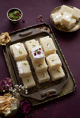 coconut-barfi-nariyal-burfi-recipe-3.jpg