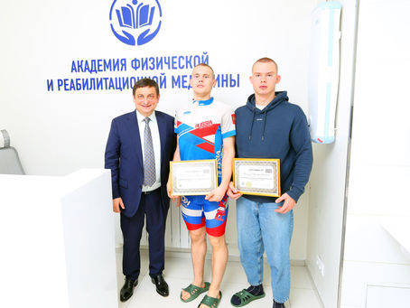 Массаж для чемпионов: мастера спорта осваивают оздоровительный и спортивный массаж в АФРМ