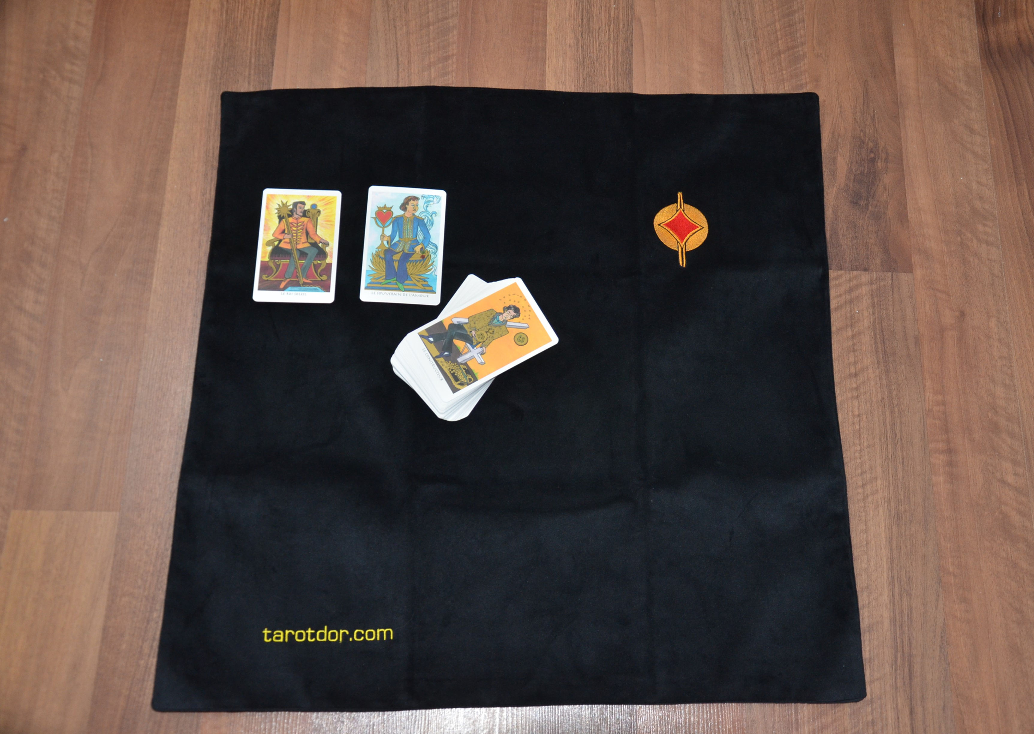 Tapis de Tarot Noir broderie Carreaux