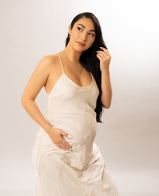 STUDIO MATERNITY PHOTOGRAPHY