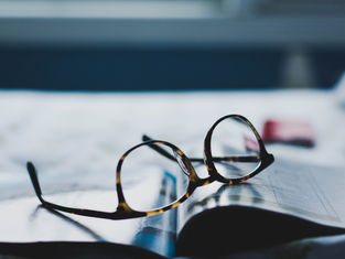 Reading glasses: prescription or over-the-counter?