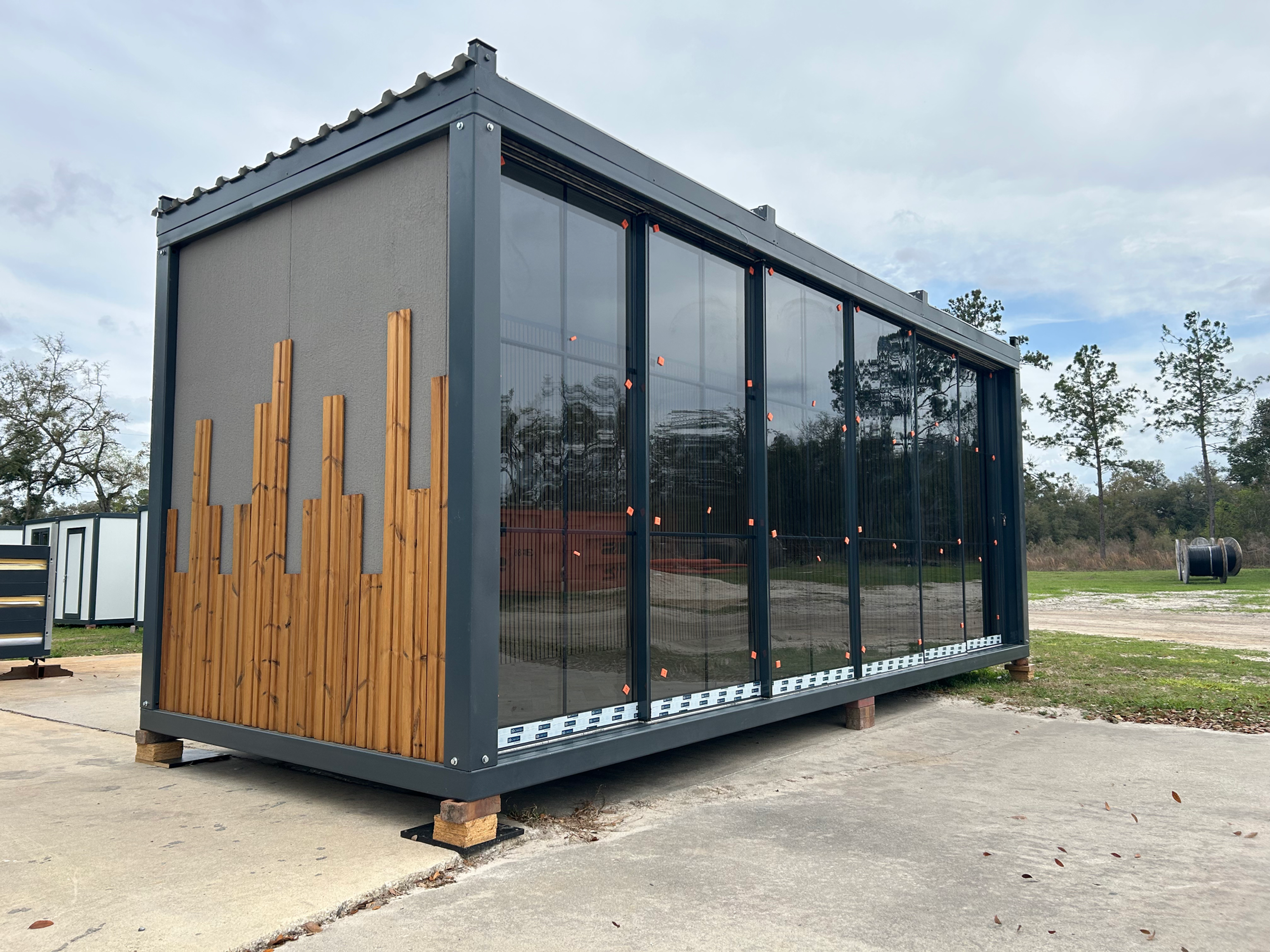 20x8ft Elegant City Cabin
