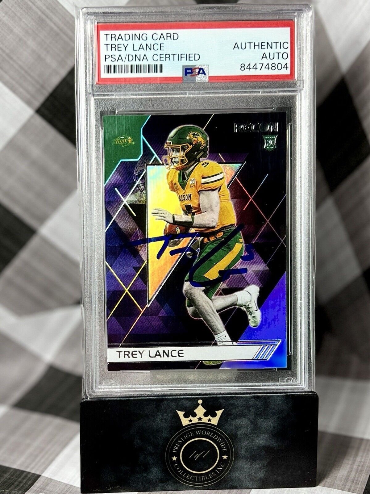 Trey Lance 2021 Chronicles Recon Draft Picks PSA/DNA On Card Auto #134 SF 49ers